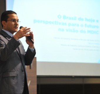 Ministro da Indústria, Comércio Exterior e Serviços palestrou na entidade nesta sexta-feira (2) - Foto: Julio Soares/Objetiva