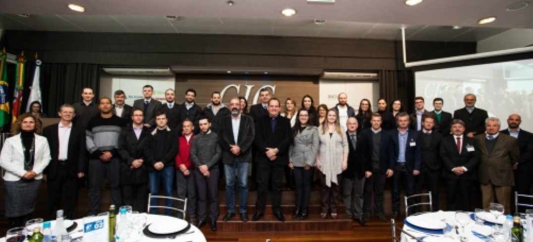 Representantes de novas empresas associadas foram apresentados na reunião-almoço de segunda-feira - Foto: Antônio Valiente