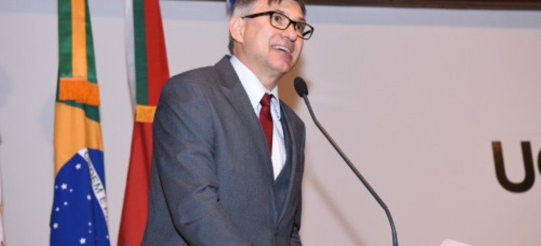 Professor Evaldo Kuiava em seu discurso de posse para a gestão 2018-2022 - Foto: Claudia Velho/UCS
