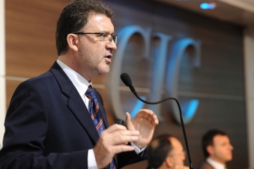 Cleber Prodanov acredita que os investimentos em pesquisa e desenvolvimento serão os responsáveis pelo desenvolvimento da sociedade. Foto Julio Soares