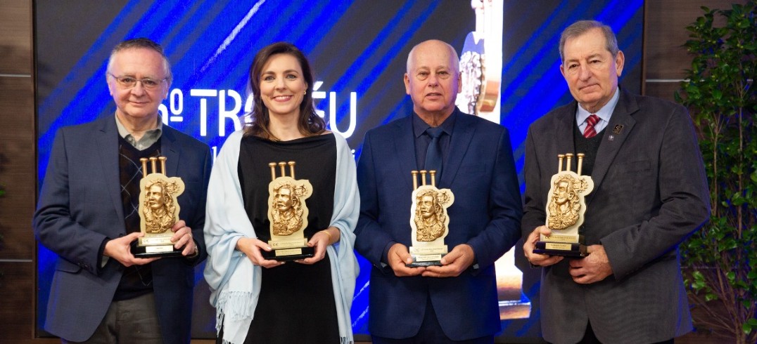 Danny Siekierski, Marjorie Gasperin, Paulo Magnani e Euclides Sirena: homenageados com a distinção - Foto: Júlio Soares/Objetiva