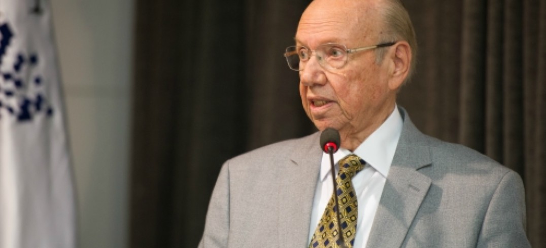 Empresário de 80 anos foi condecorado com a Medalha e Diploma da CIC - Foto: Julio Soares/Objetiva