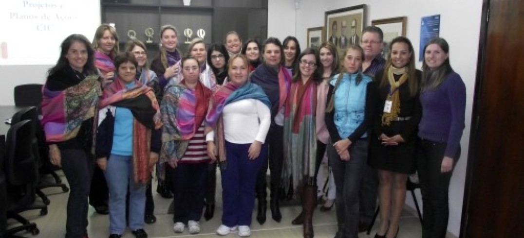 Mulheres foram presenteadas pela entidade e pela Afucics.