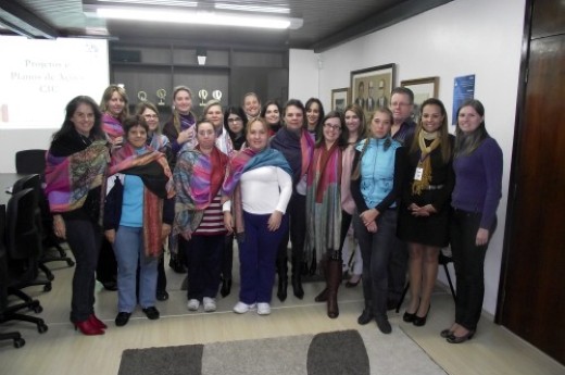 Mulheres foram presenteadas pela entidade e pela Afucics.