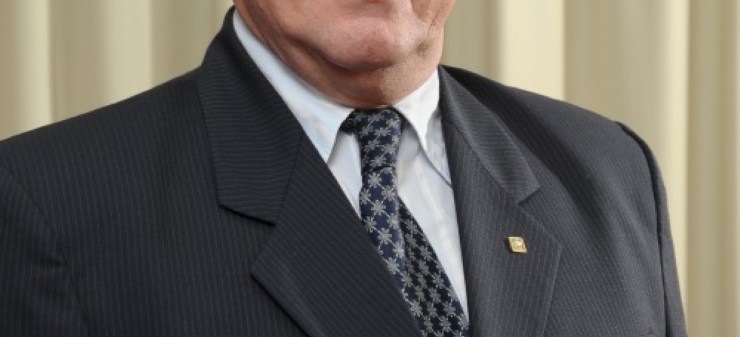 Diretor-executivo da CIC, Victor Hugo Gauer, entrega pedido pessoalmente ao comandante-geral da BM - Foto: Julio Soares