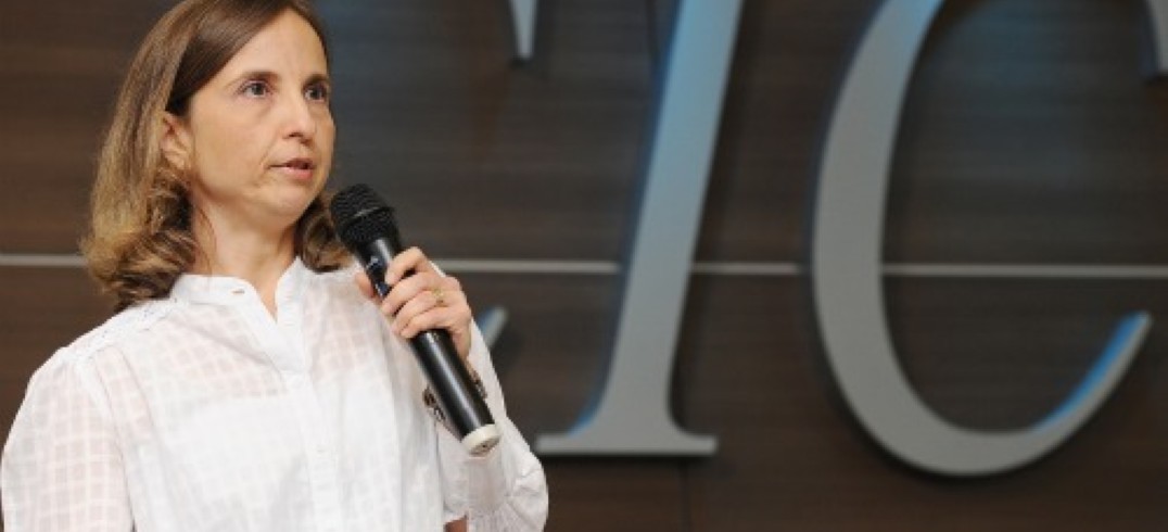 Especialista da TOTVS fala, na CIC, das oportunidades de negócios com a TV digital - Foto: Julio Soares