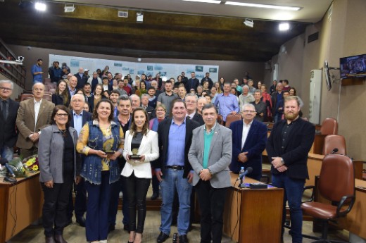 Presidente Ivanir Gasparin prestigiou entrega da Medalha Agricultor Destaque 2019 - Foto: Zoraido Silva