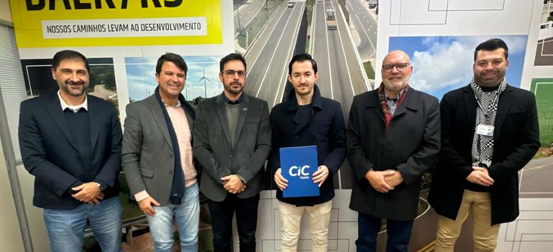 Demandas foram entregues pelo vice-presidente de Indústria, Oliver Viezzer, ao diretor-geral do Daer, Luciano Faustino (C) - Foto: Divulgação