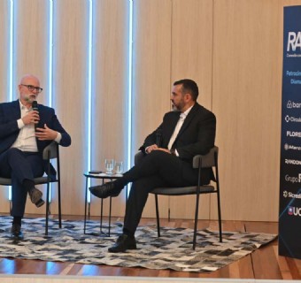 Presidente da CIC Caxias, Ubiratã Rezler, e o palestrante da RA desta segunda-feira (2), Gabriel Martins - Foto: Júlio Soares/Objetiva