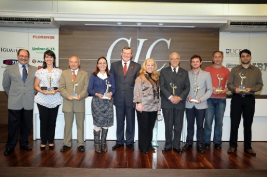 Entrega do Troféu Ari Serra Gaúcha 2010 emociona agraciados. Foto Julio Soares/Objetiva.