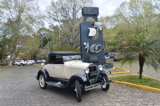 Exposição de carros antigos está entre as atrações - Foto: Gilmar Gomes