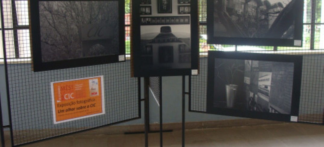 Mostra dos alunos da UCS reúne dez fotografias sobre a entidade empresarial. Foto Jéssica Maciel.