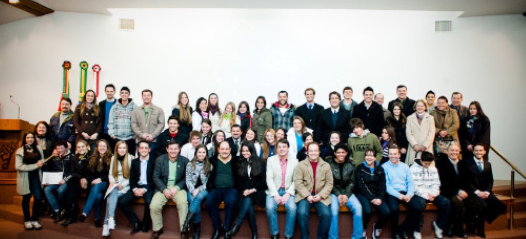 Adolescentes acompanharam cotidiano das profissões nesta segunda-feira. Foto Lucas Lermen.