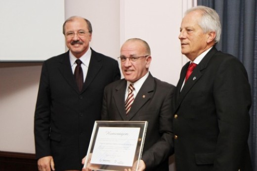 Nelço Tesser, Milton Corlatti e José Cairolli na homenagem à CIC - Foto: Rosi Boninsegna