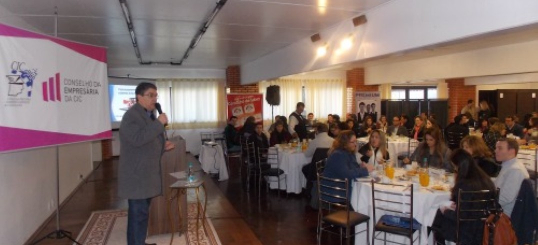 Taddeu Vargas palestrou no Café com Informação, evento promovido pelo Conselho da Empresária da CIC - Foto: Giovanna Schmitt