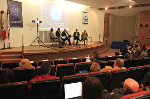 Alceu Barbosa Velho, Assis Melo, Luís Fernando Possamai, Marcos Daneluz e Milton Corlatti participaram do CIC Debate Fórum Político