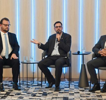 João Uez, Oliver Viezzer e Ronaldo Boniatti debatem impactos da nova legislação - Foto: Júlio Soares/Objetiva
