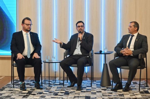 João Uez, Oliver Viezzer e Ronaldo Boniatti debatem impactos da nova legislação - Foto: Júlio Soares/Objetiva