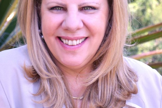 Juçara Tonet Dini, diretora da Dinâmica Comunicação, palestra sobre os movimentos no ciclo vital da família, em evento do Conselho da Empresária