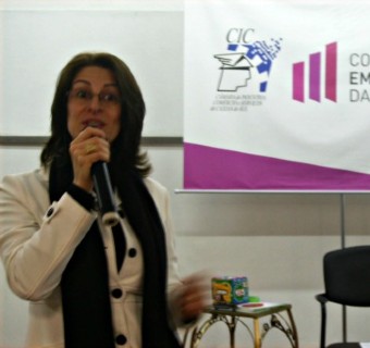 No Café com Informação da CIC, psicóloga propôs a substituição da cultura do Produto Interno Bruto pelo FIB (Felicidade Interna Bruta).