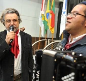 Paulo Bertussi e Robison Boeira dividem vocal de Oh! De Casa, de Os Bertussi - Foto: Julio Soares/Objetiva