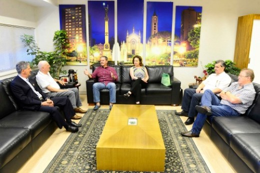 Dirigentes da CIC em encontro com o prefeito de Caxias do Sul, Alceu Barbosa Velho - Foto: Ícaro de Campos