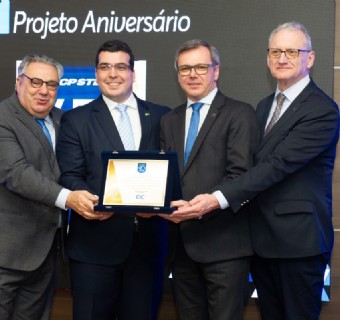 Ruben Bisi, Eduardo Cervelin, Celestino Loro e Eduardo Michelin durante homenagem à PCP Steel - Foto: Júlio Soares
