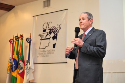 Mauro Bellini palestrou no 8º Seminário de Negócios Internacionais da Serra Gaúcha - Foto: Luiz Chaves