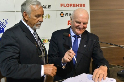Arno Bauer e Nelson Sbabo selam parceria entre Banestágio e CIC - Foto: Gilmar Gomes