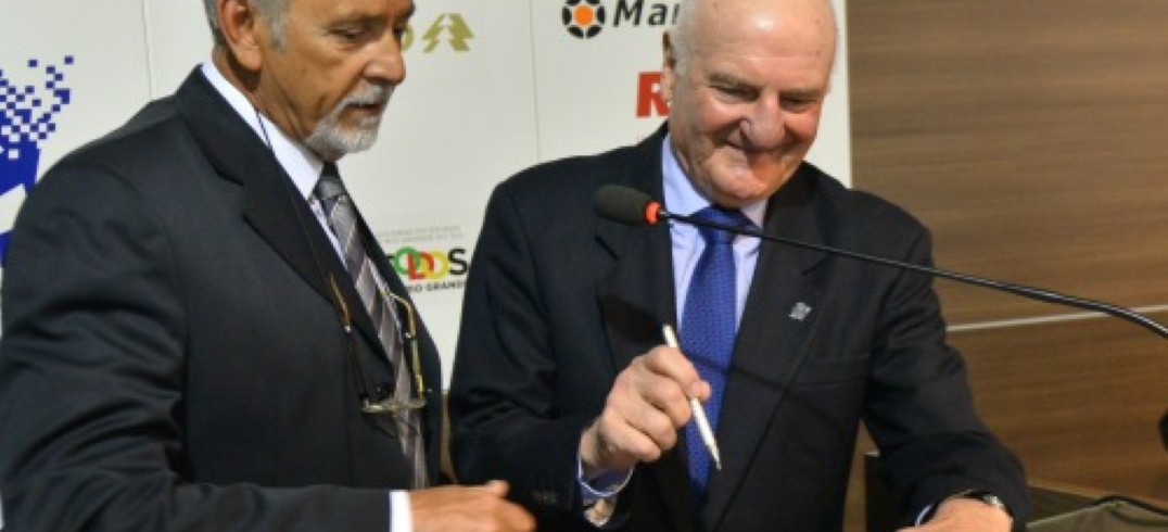 Arno Bauer e Nelson Sbabo selam parceria entre Banestágio e CIC - Foto: Gilmar Gomes