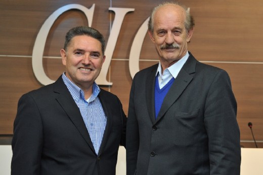 Eleitos, da esquerda para a direita, José Quadros dos Santos, presidente, e Plínio Mioranza, vice-presidente