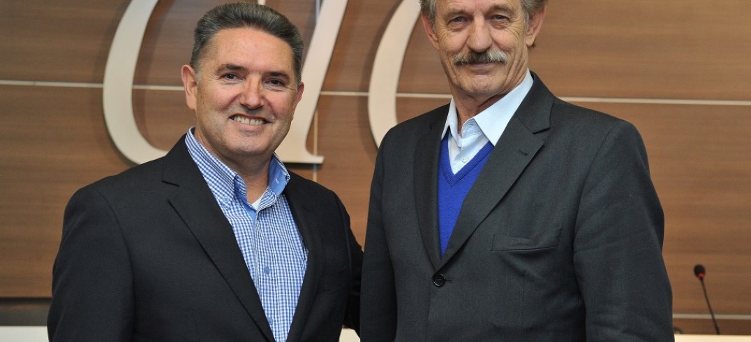 Eleitos, da esquerda para a direita, José Quadros dos Santos, presidente, e Plínio Mioranza, vice-presidente