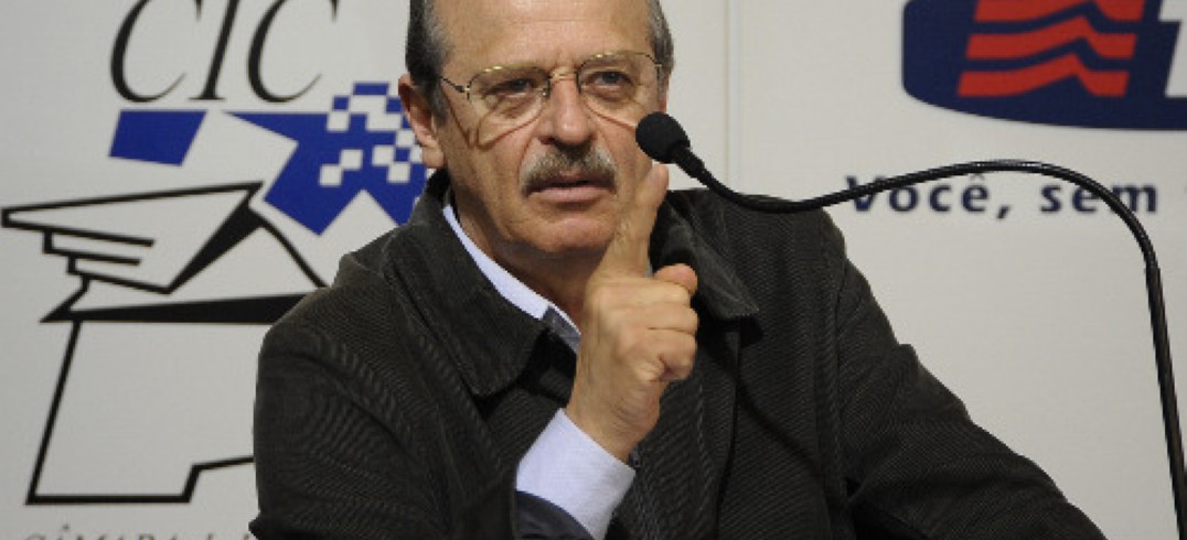 Candidato petista ao governo do Estado do RS palestrou à classe empresarial nesta segunda-feira (27). Foto Julio Soares.