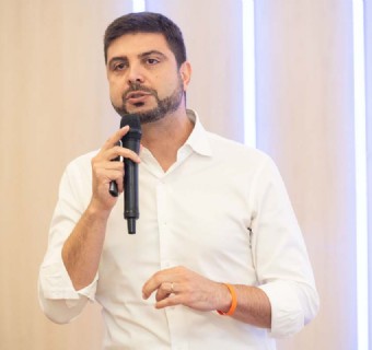 Deputado lançou o livro “Dois mundos” e defendeu maior engajamento nas decisões que impactam o ambiente econômico - Foto: Denise Suzin Borges