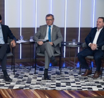 Silvio Costa Filho, Celestino Oscar Loro e Ronaldo Santini: novo aeroporto em debate - Foto: Júlio Soares/Objetiva