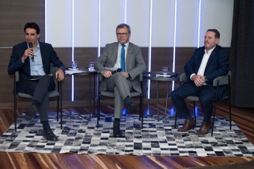 Silvio Costa Filho, Celestino Oscar Loro e Ronaldo Santini: novo aeroporto em debate - Foto: Júlio Soares/Objetiva