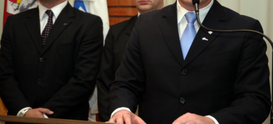 Novo líder da CIC Jovem discursa ao lado dos vices, Maicol Reis e Gustavo Perini. Foto: Julio Soares.