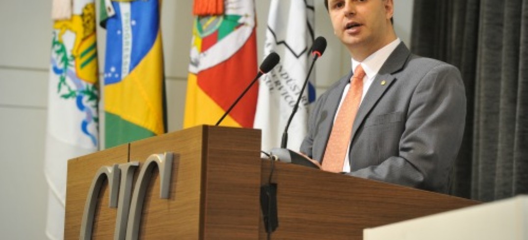 Emerson Bastos Mello, do Sindipeças, palestrou na reunião-almoço da CIC de hoje - Foto: Julio Soares