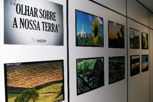Fotos sobre a cidade e premiadas criações de moda podem ser apreciadas na CIC. Fotos divulgação.