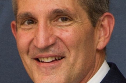 O diretor da Wharton School - Universidade da Pensilvânia, Bruce Brownstein é o convidado em evento alusivo aos 25 anos de Dolaimes Comunicação