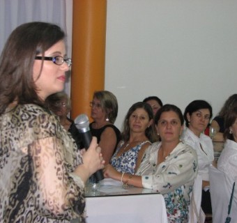 A vice-presidente da CIC de Caxias, Fúlvia Stedile Angeli Gazola, palestrou em Antônio Prado.