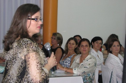 A vice-presidente da CIC de Caxias, Fúlvia Stedile Angeli Gazola, palestrou em Antônio Prado.