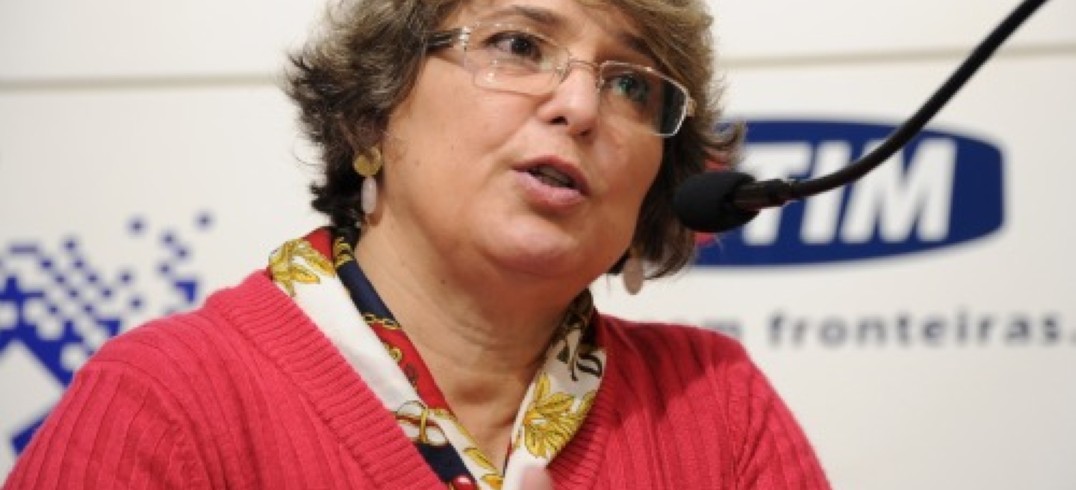 Socióloga Jussara Pires apresenta Política Nacional de Resíduos Sólidos na reunião-almoço da CIC. Foto Julio Soares/Objetiva