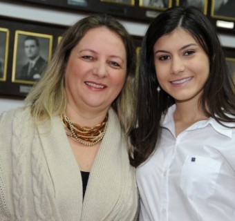 Presidente do Conselho da Mulher Empresária Executiva da CIC apresenta sua candidata a glamour girl 2011.