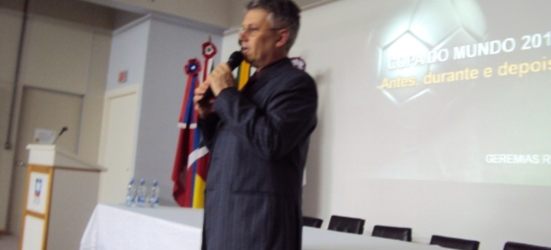 Geremias Rech apresentou o tema para estudantes de turismo da cidade.
