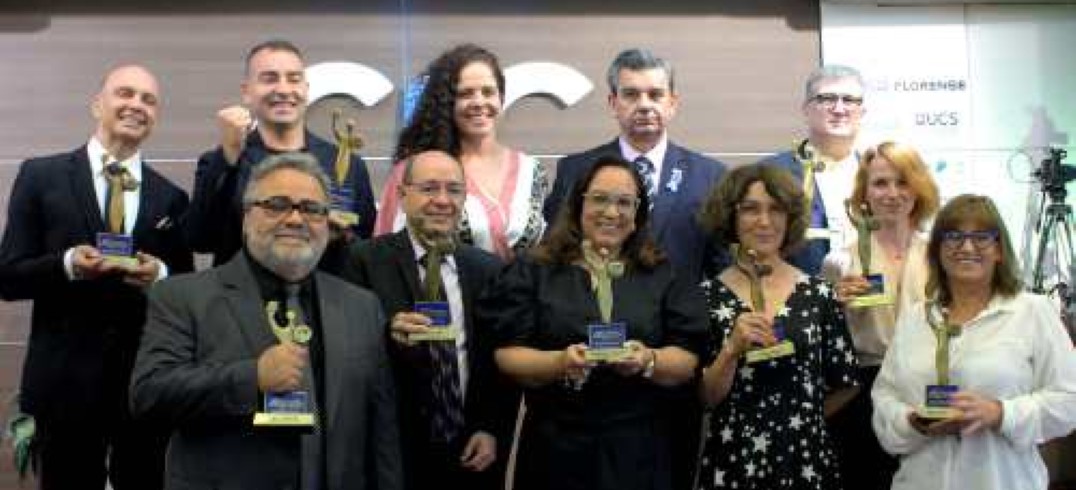Profissionais da Comunicação receberam troféus do presidente da CIC, Ivanir Gasparin, e da ARI Serra Gaúcha, Andréia Fontana - Foto: Amanda Faccio