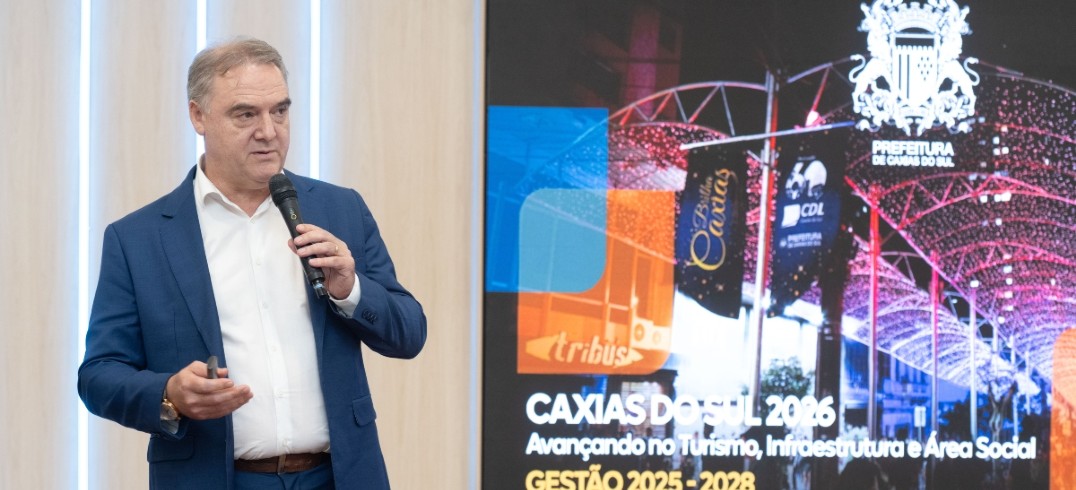 O prefeito em exercício de Caxias do Sul, Edson Néspolo, foi o palestrante da primeira RA do ano - Foto: Júlio Soares