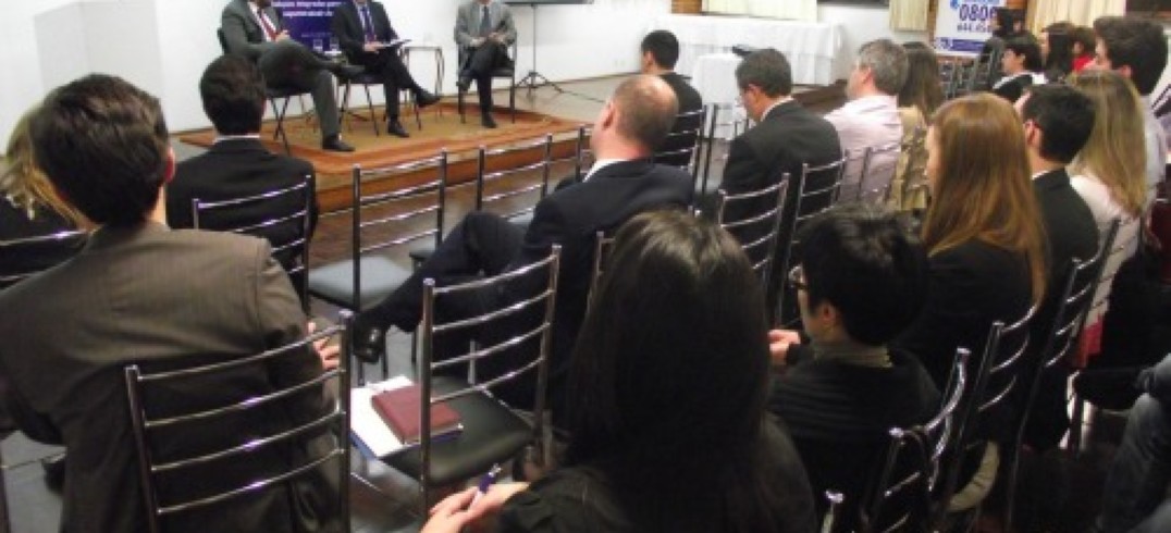 Especialistas debatem na CIC  sobre leis do Trabalho e o impacto delas nas organizações. Foto Giovana Schmitt.