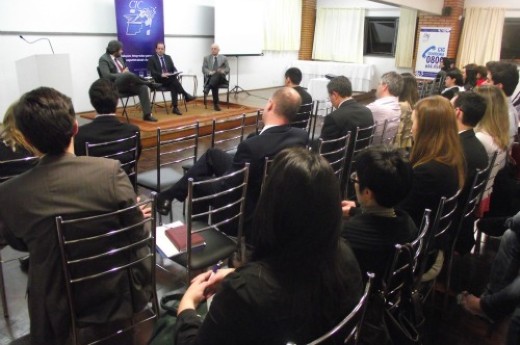 Especialistas debatem na CIC  sobre leis do Trabalho e o impacto delas nas organizações. Foto Giovana Schmitt.
