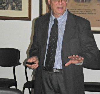 Diretor de Economia, Finanças e Estatística da CIC Mauro Corsetti apresentou dados.